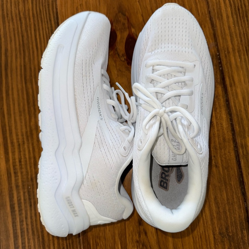 Brooks White ghost max 2 Running Shoes, women’s size 9